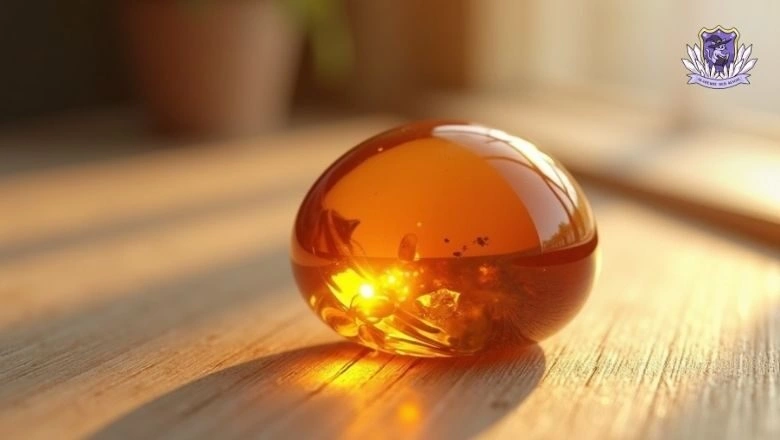 Bernstein-Heilstein im warmen Licht – schenkt Geborgenheit und fördert sanften Schlaf bei Kindern